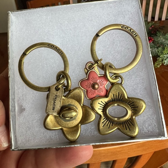 RARE Coach Wild Flower Turnlock Valet Key Fob Charms - Picture 4 of 14